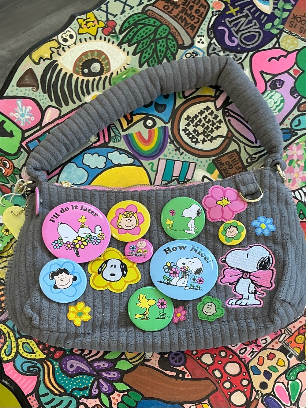 Peanuts Gray Shoulder Bag with Colorful Snoopy & Flower Pins